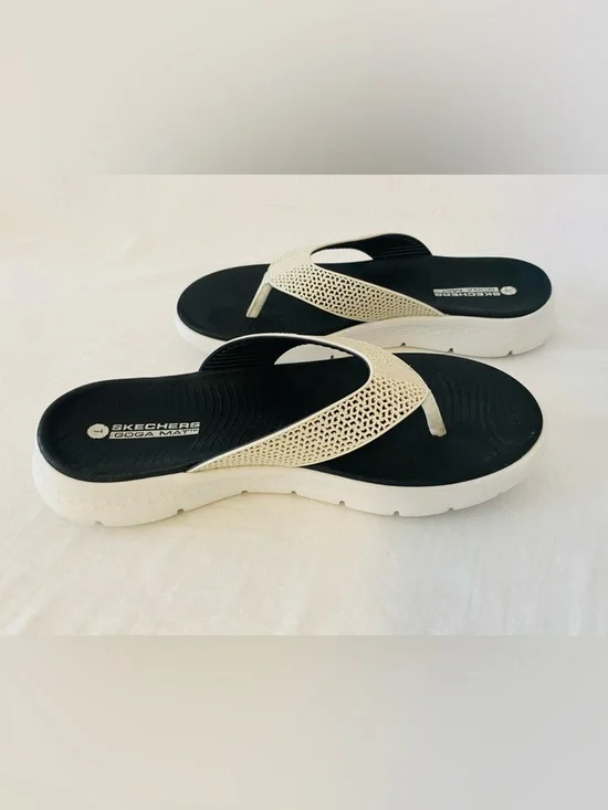 Skechers Women's Black and Cream Perforated Foam Thong Sandals - Picture 4 of 9